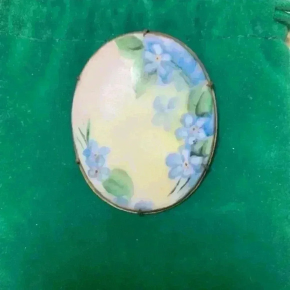 Vintage Hand Painted Porcelain Brooch - Picture 1 of 3